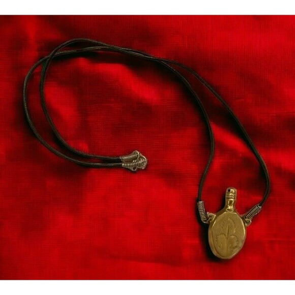 No brand Jewelry - Vintage Brass Etched Perfume Bottle Vial Poison Necklace VG